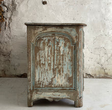 Load image into Gallery viewer, Late 18th Century French Serpentine Commode