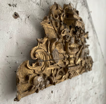 Load image into Gallery viewer, Late 18th Century French Carved Wood/Gilt Frieze