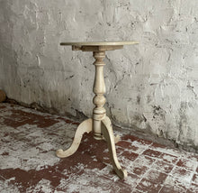 Load image into Gallery viewer, Early 20th Century French Side Table