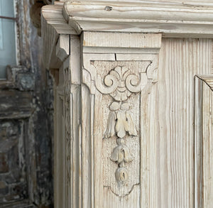 Early 19th Century French Pine Plinth/Cupboard