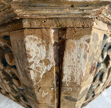 Load image into Gallery viewer, Late 18th Century Carved Italian Console